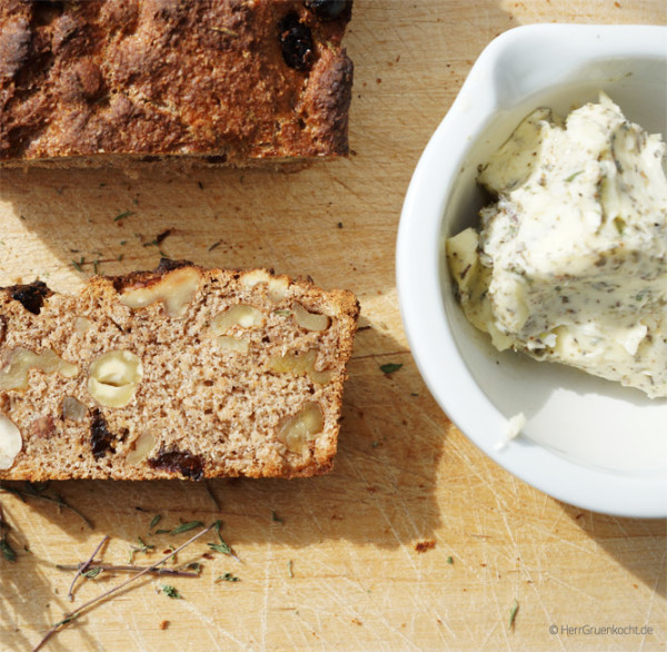 Nuss-Kräuter-Brot