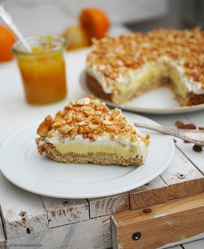 Dänische Orangen-Tarte mit krossem Kardamom-Zimt-Boden, einer Orangecurd-Crème und selbst gemachtem Mandelkrokant