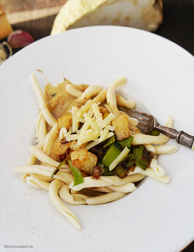 Vegetarische Pasta mit Lauch und Sherry