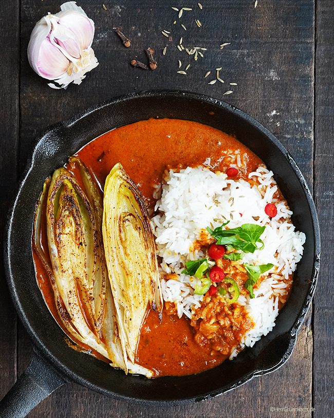 Geschmorter Chicorée mit Reis und einer Sauce mit selbst zubereitetem Garam Masala - von Herrn Grün